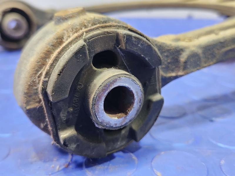 2014 Chrysler 300 Upper Control Arm Front