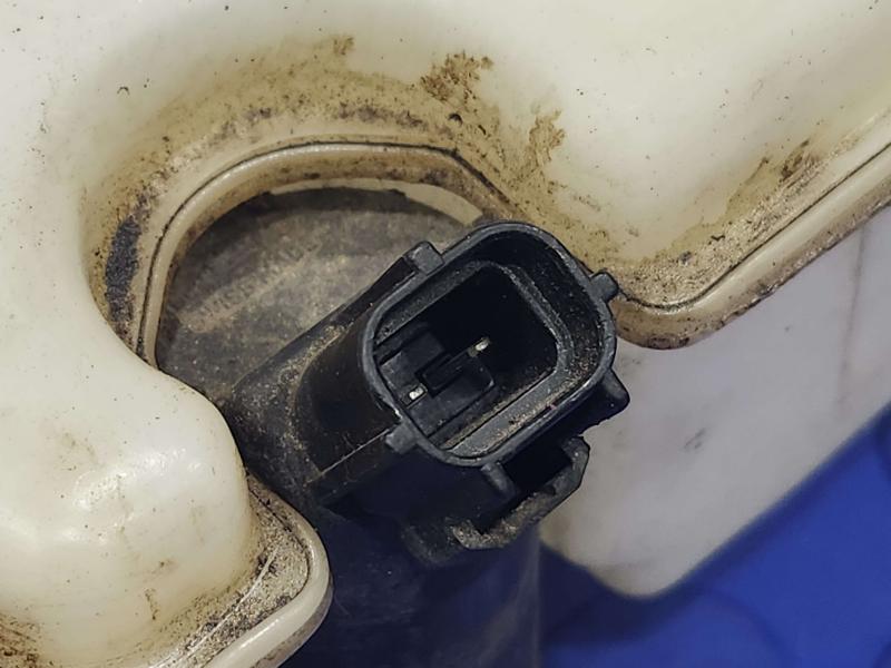 2004 Ford Explorer Washer Bottle