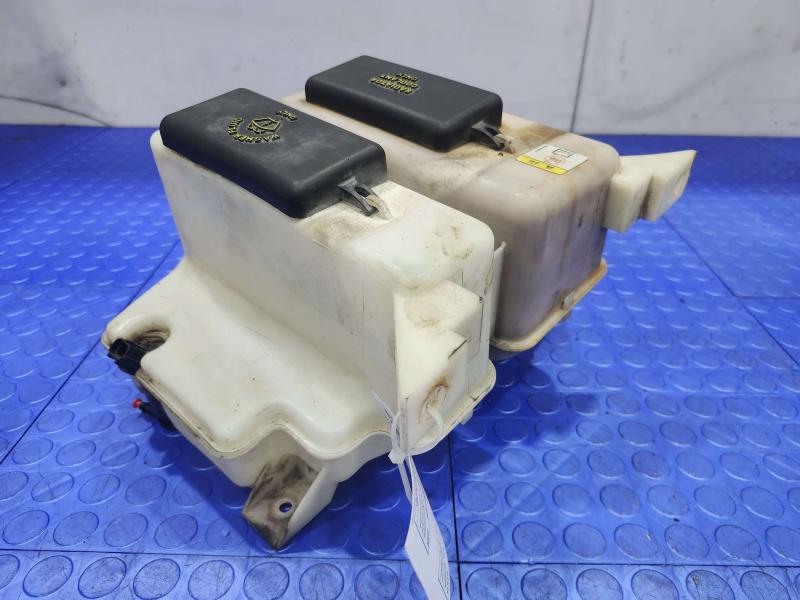 2004 Ford Explorer Washer Bottle