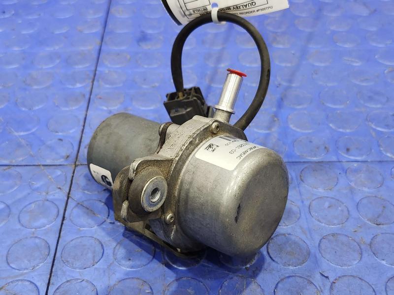 2013 Chrysler 300 Vacuum Pump