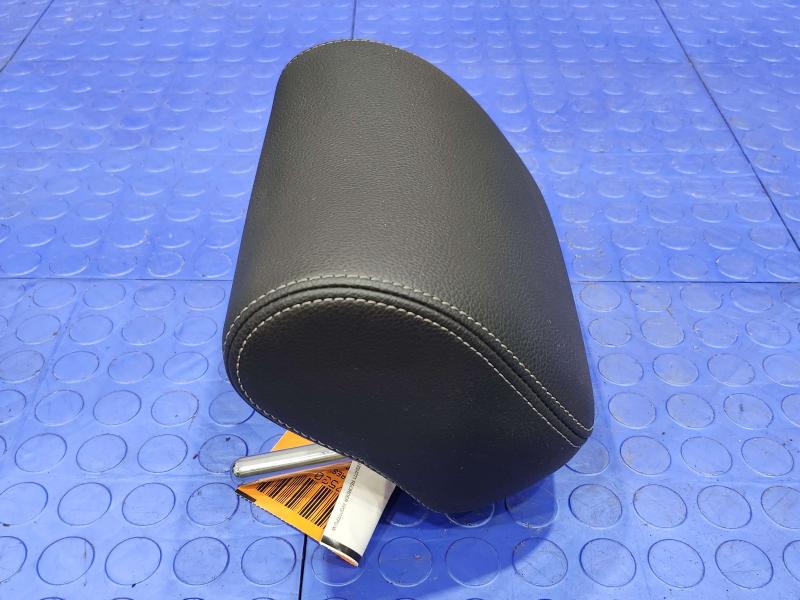 2018 Volkswagen Passat Headrest
