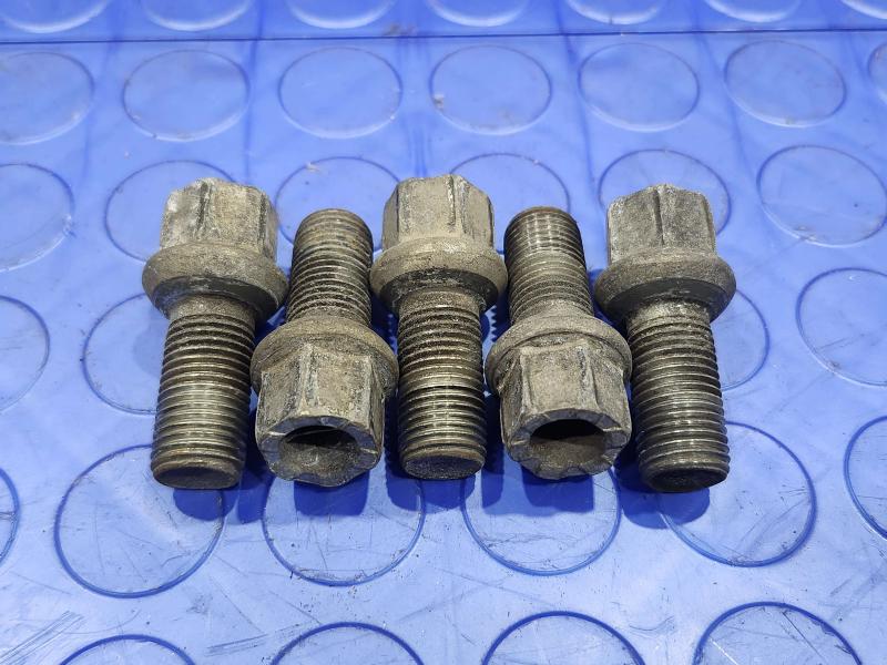 2016 Volkswagen Jetta Lug Nuts