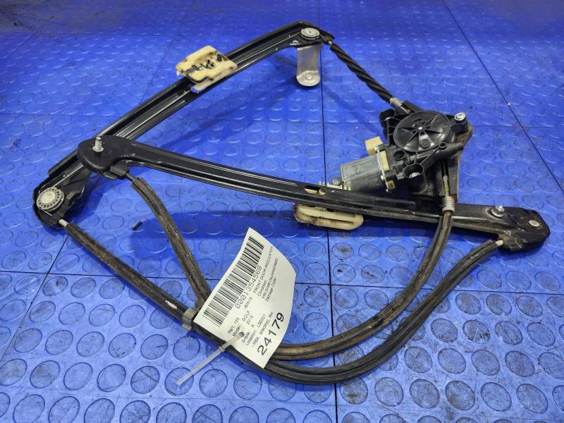 2015 Volkswagen Golf Front Door Regulator