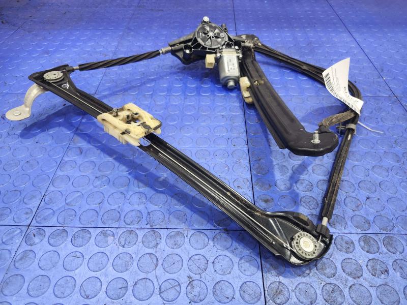 2015 Volkswagen Golf Front Door Regulator