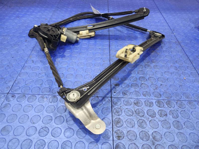2015 Volkswagen Golf Front Door Regulator