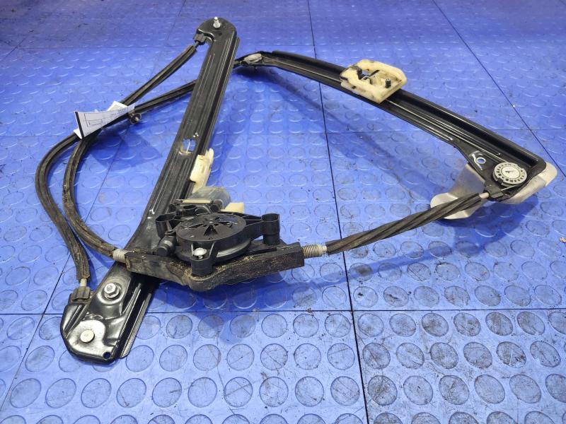 2015 Volkswagen Golf Front Door Regulator