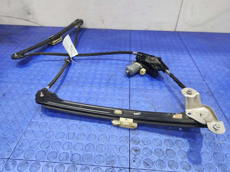 2015 Volkswagen Golf Front Door Regulator