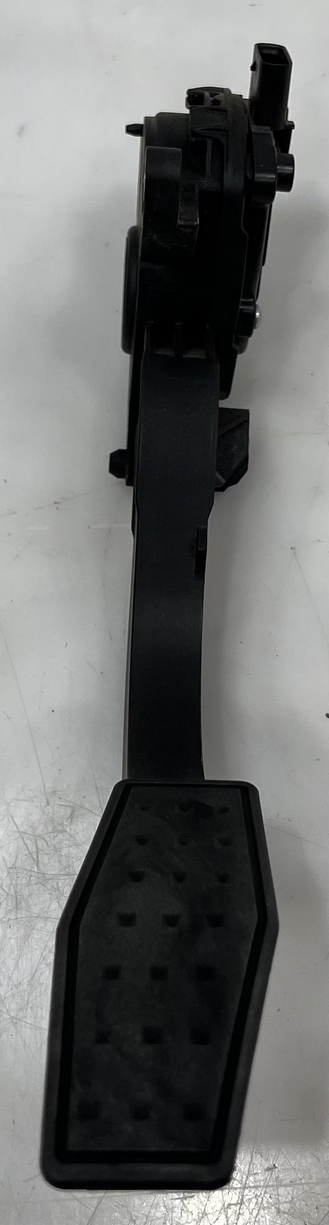 2017 - 2020 GMC Acadia Accelerator Pedal Assembly OEM 22995238