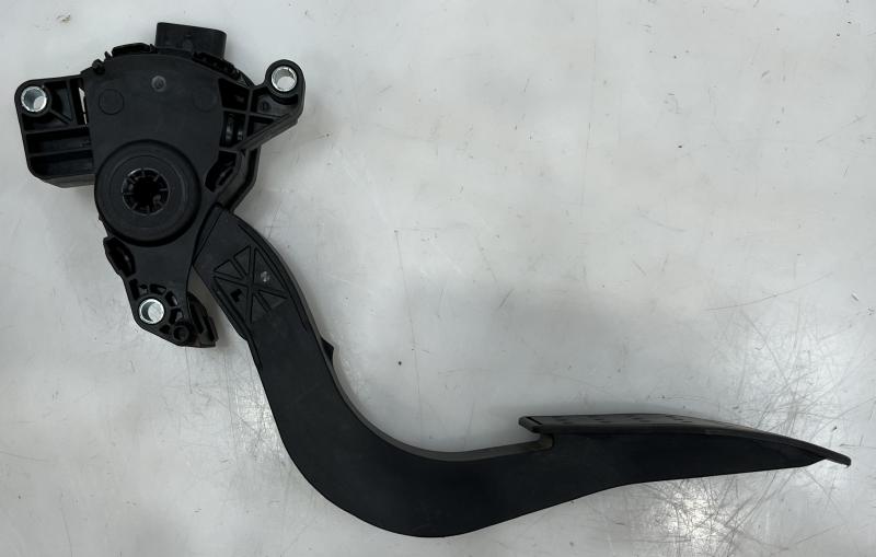 2017 - 2020 GMC Acadia Accelerator Pedal Assembly OEM 22995238
