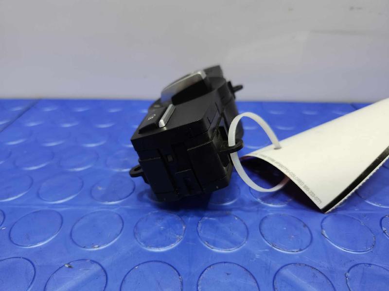 2016 BMW 528I Headlight Switch (Dash Mtd)