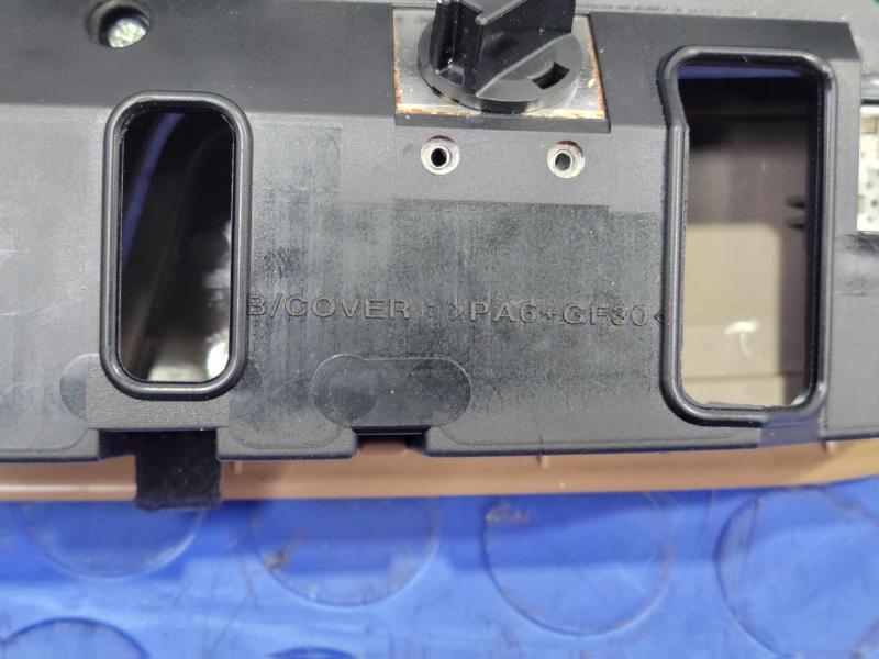 2016 Kia Sedona Front Console