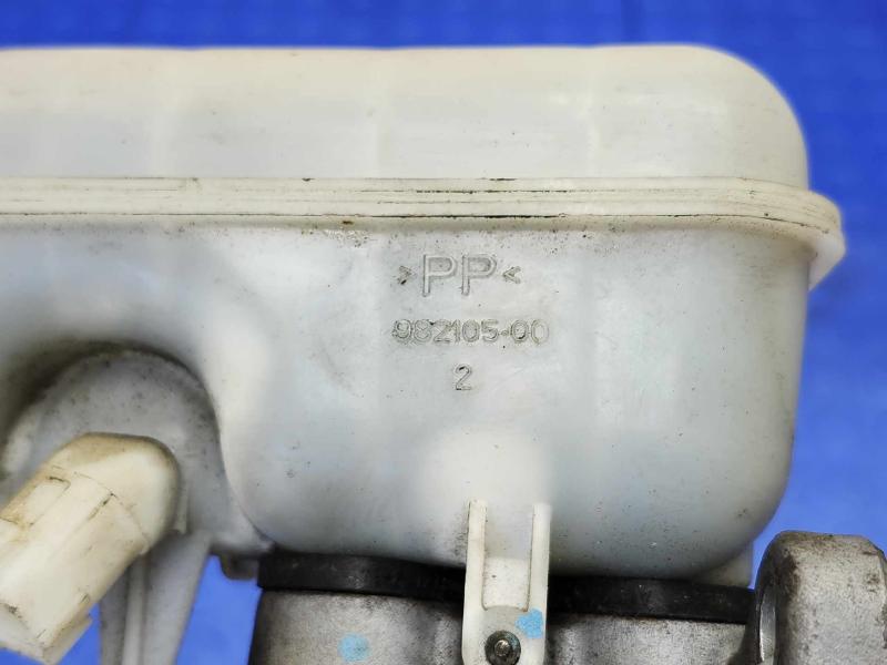 2009 Volkswagen Routan Master Cylinder