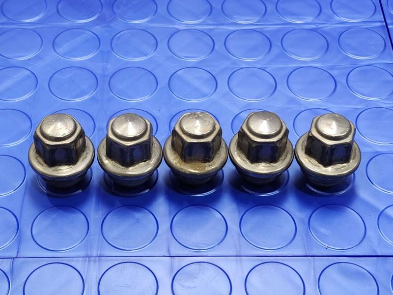 2013 Ford Fusion Lug Nuts
