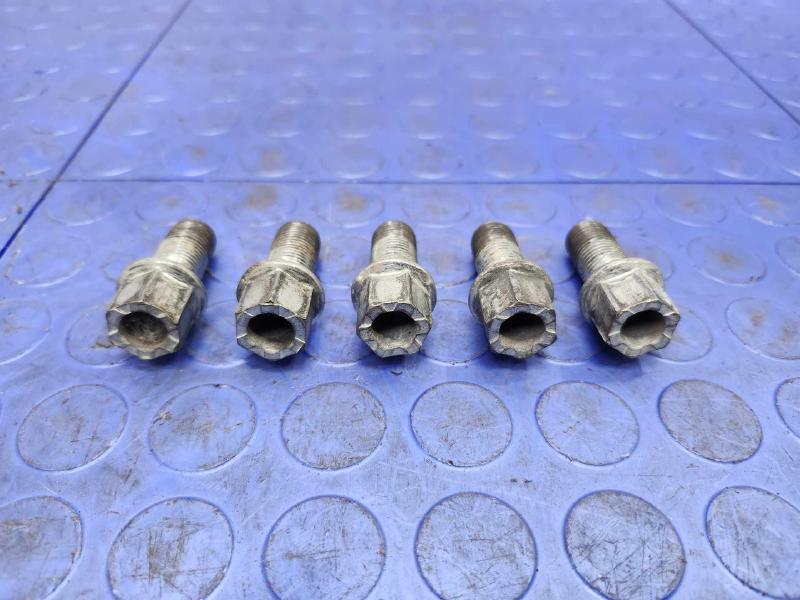2013 Volkswagen Jetta Lug Nuts