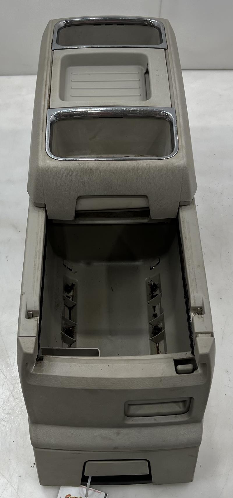2013 Chrysler Town & Country Front Console