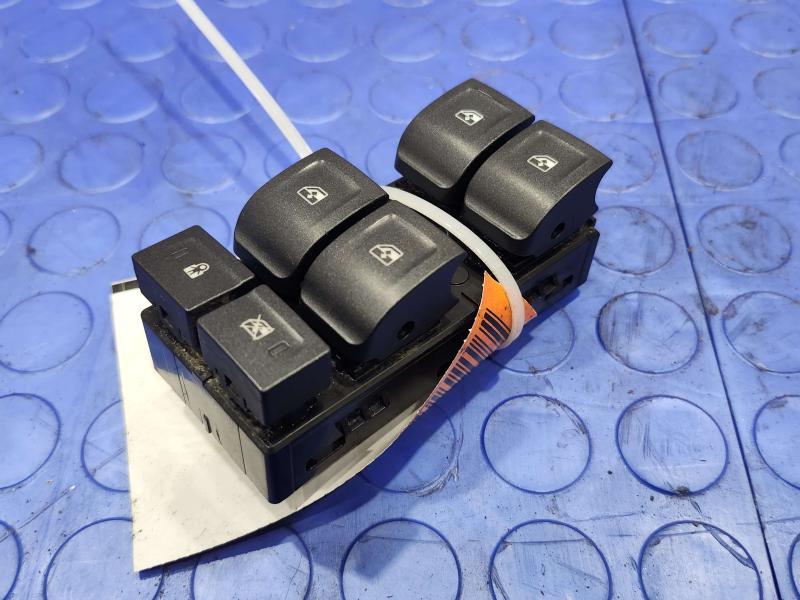 2014 Chevrolet Silverado 1500 Door Switch Front