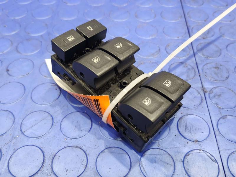 2014 Chevrolet Silverado 1500 Door Switch Front