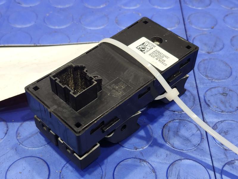 2014 Chevrolet Silverado 1500 Door Switch Front