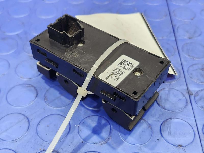 2014 Chevrolet Silverado 1500 Door Switch Front