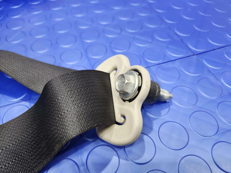 2011 Infiniti QX56 Rear Seat Belt