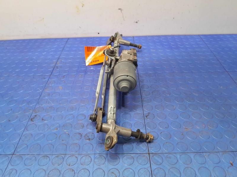 2015 Chrysler 200 Wiper Motor & Wiper Linkage Assembly OEM 68145470AA