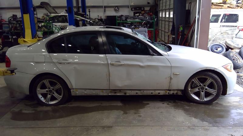 2007 BMW 328i Front Door Latch
