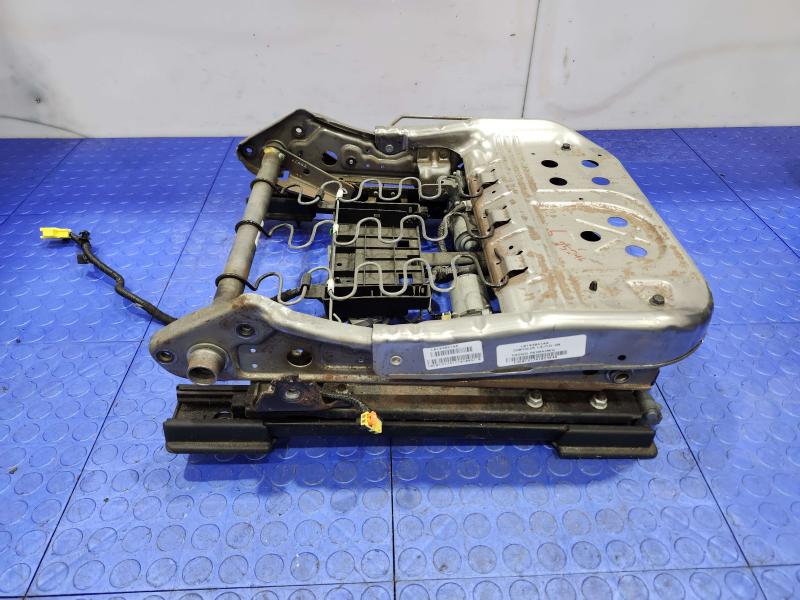 2013 Chrysler 300 Seat Track