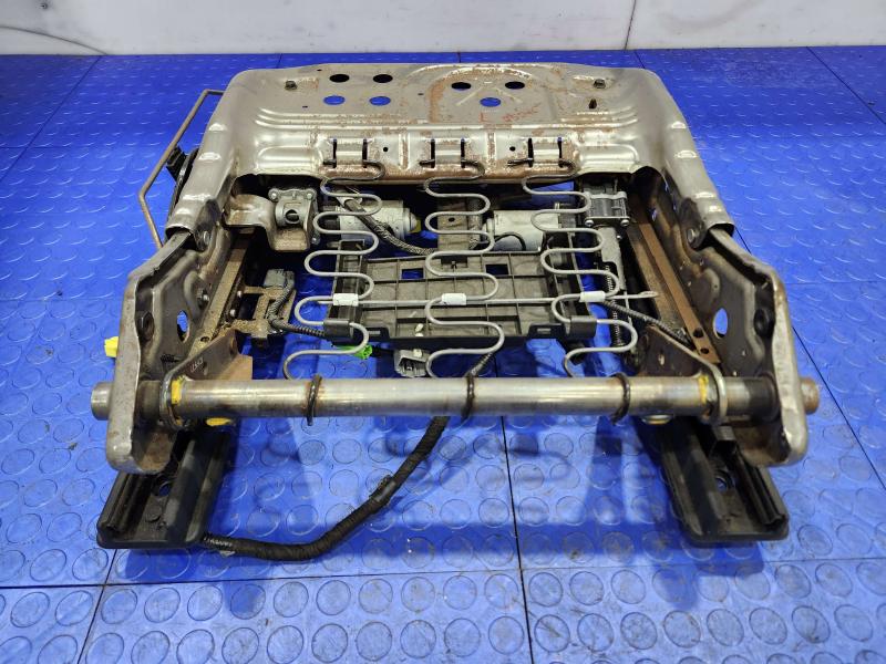 2013 Chrysler 300 Seat Track
