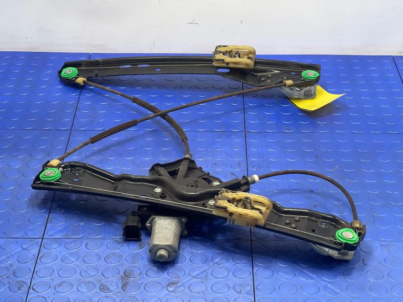 2012 Land Rover Evoque Front Door Regulator