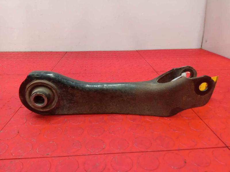 2016 Chrysler 200 Lower Control Arm Rr