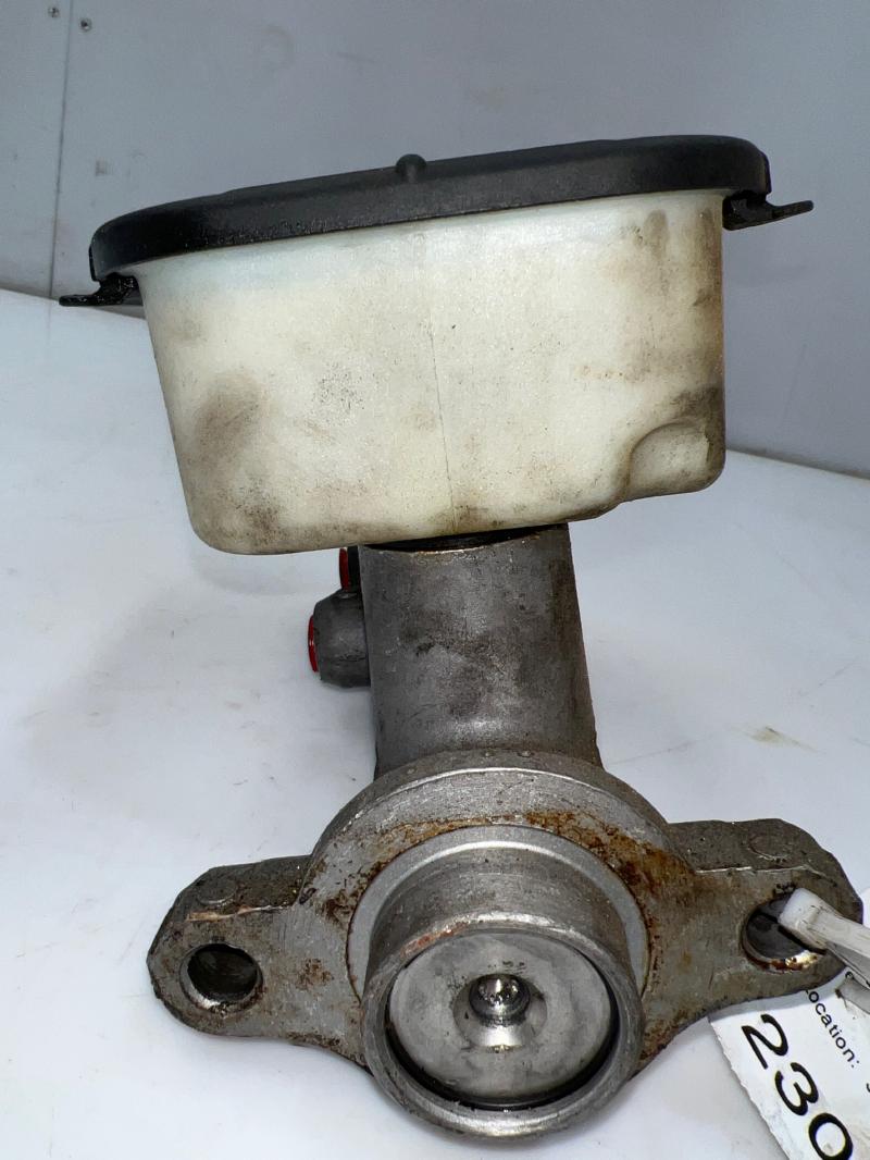 2001 GMC Savana 3500 Master Cylinder