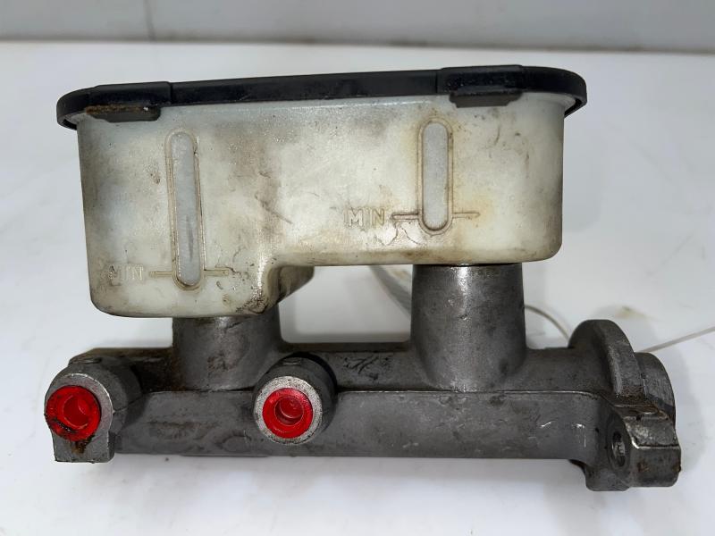 2001 GMC Savana 3500 Master Cylinder