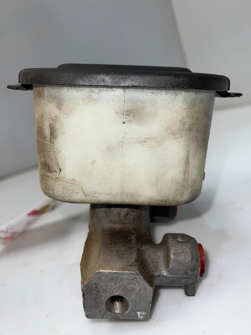 2001 GMC Savana 3500 Master Cylinder