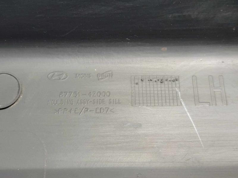 2013 Hyundai Santa Fe Rocker Moulding