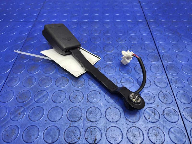 2014 Mazda Mazda3 Front Seat Belt