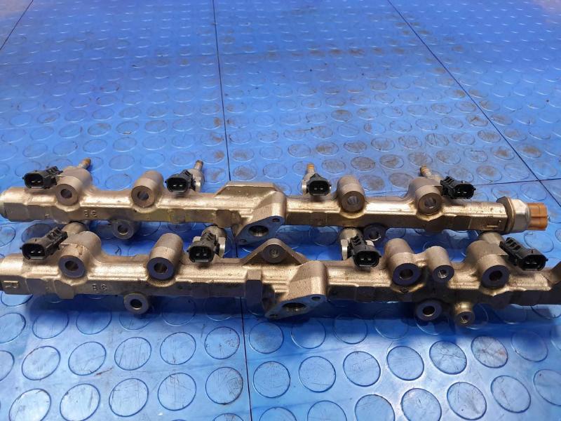 2017-2019 Nissan Titan 5.6L Gas Engine Fuel Rail Delivery Pipes with Injectors OEM 16600EZ30A