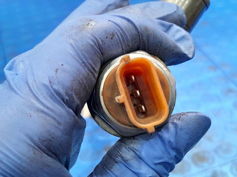 2017-2019 Nissan Titan 5.6L Gas Engine Fuel Rail Delivery Pipes with Injectors OEM 16600EZ30A