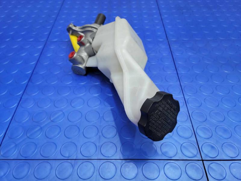 2013 Hyundai Santa Fe Master Cylinder