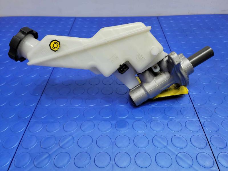 2013 Hyundai Santa Fe Master Cylinder