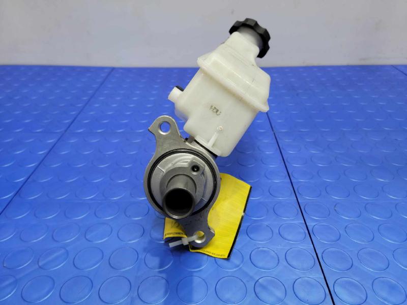 2013 Hyundai Santa Fe Master Cylinder
