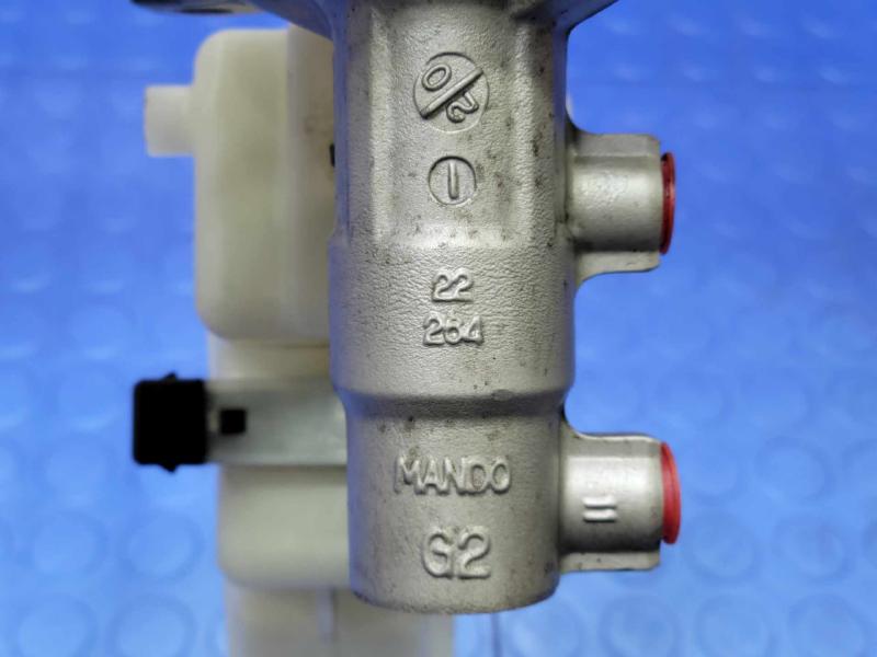 2013 Hyundai Santa Fe Master Cylinder