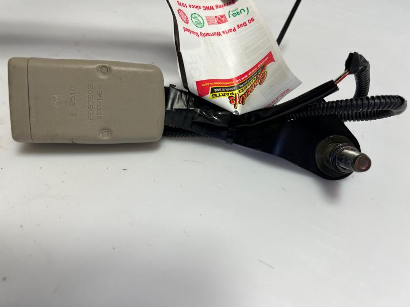 2002 2003 2004 Subaru Outback Front Seat Belt Buckle RH Passenger Side Tan OEM 64631AE11
