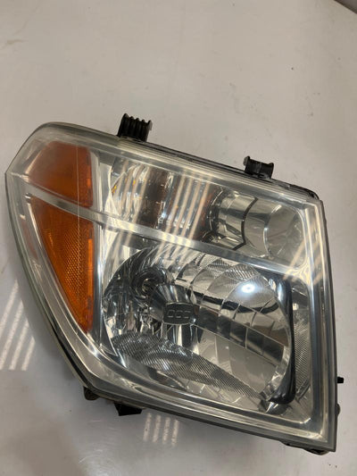 2005 - 2008 Nissan Frontier Headlight Assembly RH Passenger Side OEM 26010EA525