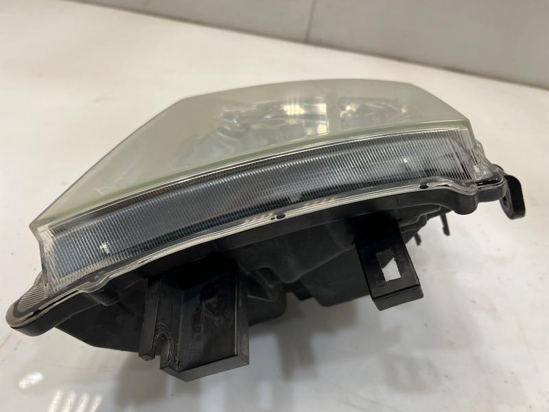 2005 - 2008 Nissan Frontier Headlight Assembly RH Passenger Side OEM 26010EA525