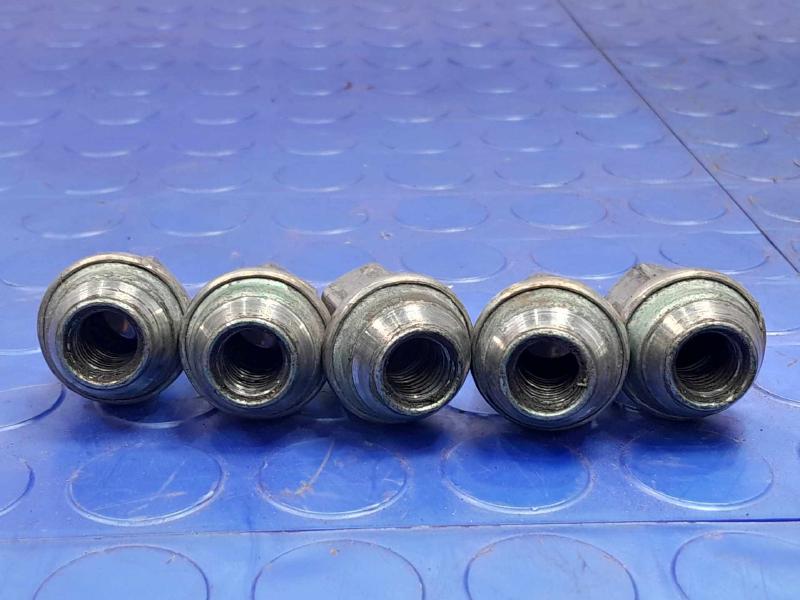 2018 Chevrolet Cruze Lug Nuts