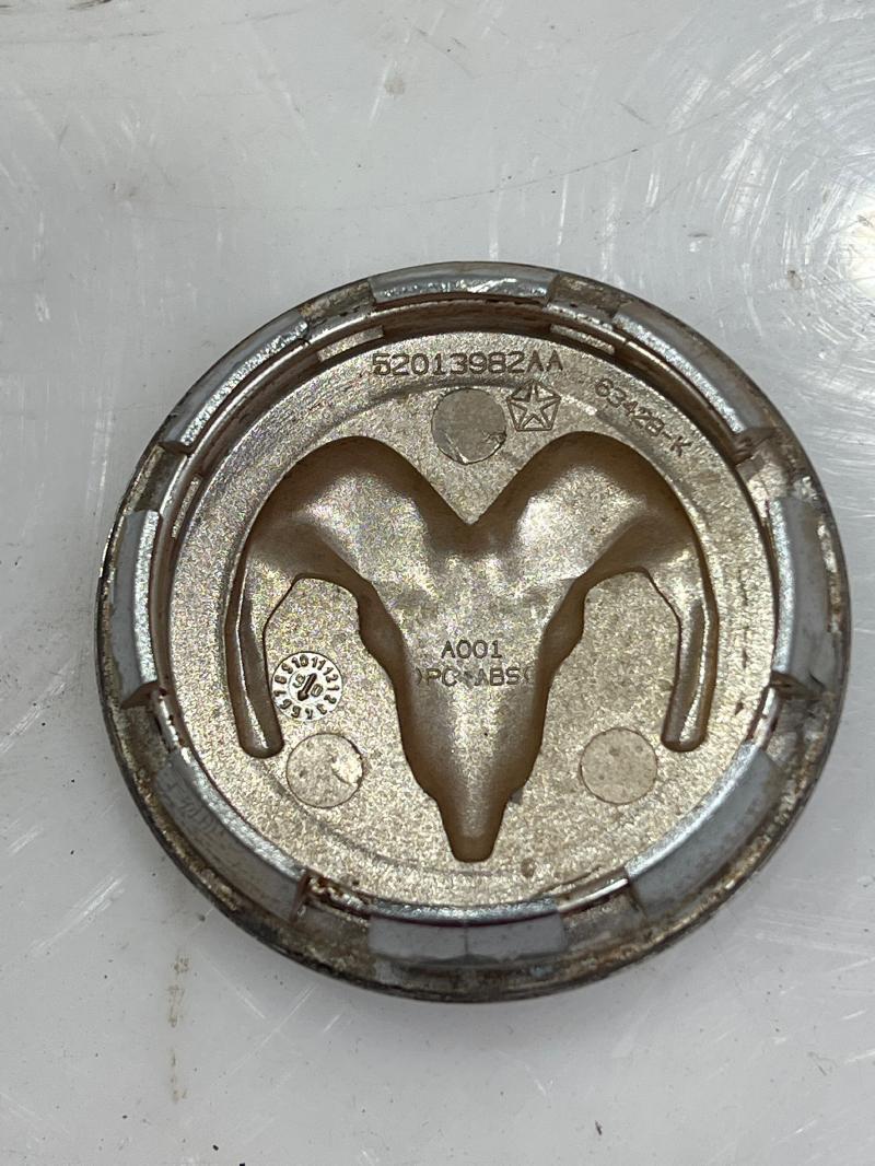 2004 Dodge Dakota Center Cap