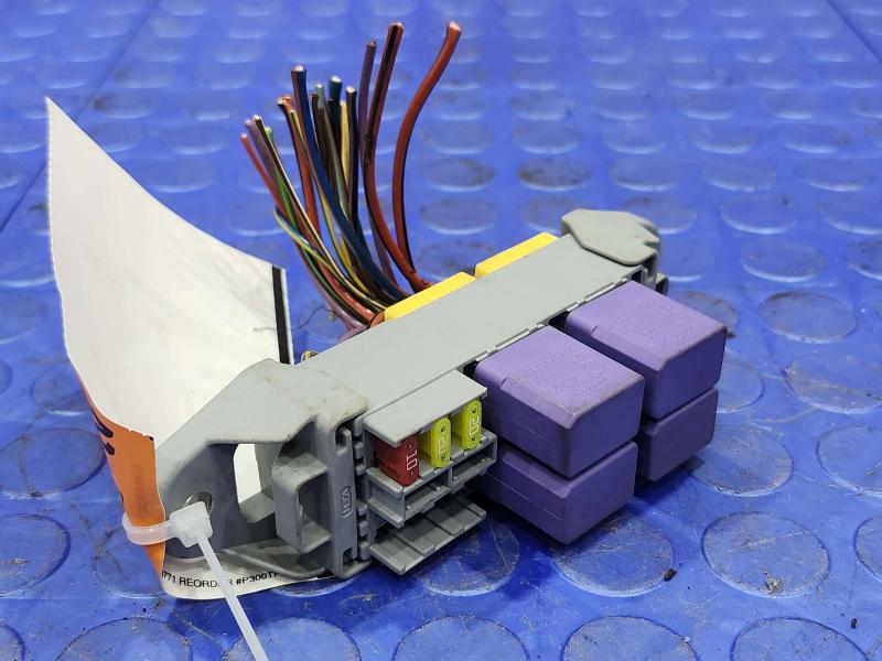 2011 Maserati Quattroporte Cabin Fuse Box