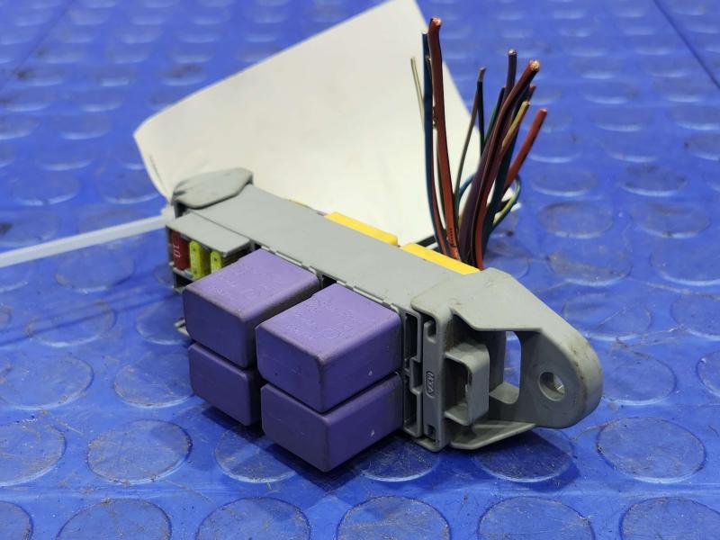 2011 Maserati Quattroporte Cabin Fuse Box
