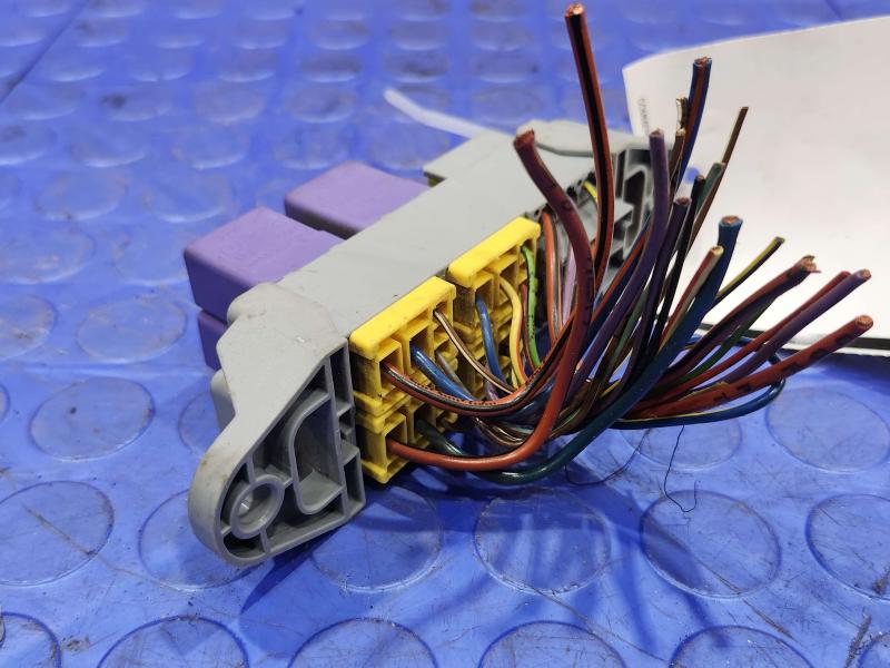 2011 Maserati Quattroporte Cabin Fuse Box