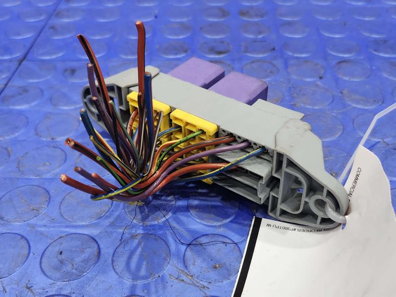 2011 Maserati Quattroporte Cabin Fuse Box